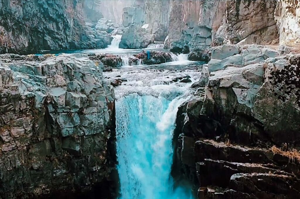 A view of Aharbal Waterfall cascading over rocky cliffs